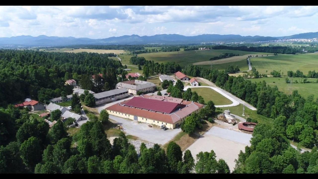 Prestranek Castle Estate Apartment Postojna Luaran gambar